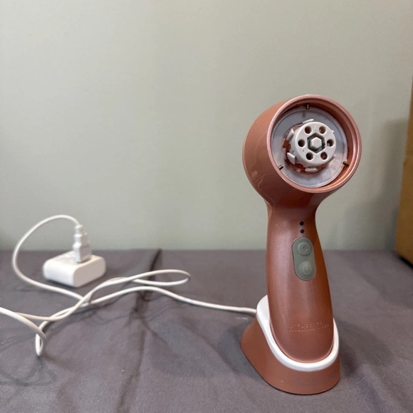 Michael Todd Other - michael todd pink soniclear petite with charging stand